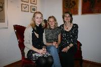 1_Ausstellung 025.jpg, Auflösung: 200x133, Beschreibung: v.l.n.r. Christiane Dögel, Lena Matthies und Anja Born
