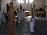 DSCN6349.JPG, Auflösung: 200x150, Beschreibung: Arbeiten in inspirierender Umgebung, Skulpturen von Thorsten Bisby-Saludas & Frau